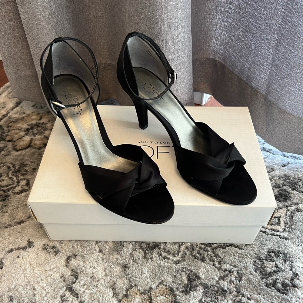 Ann Taylor Loft Paula black satin heels size 6.5